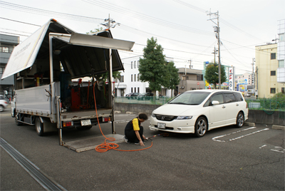 出張タイヤ駐車場での作業